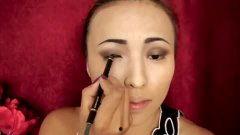 女王变成人类的视频,从至高无上到凡人一员-第3张图片-成年电影网